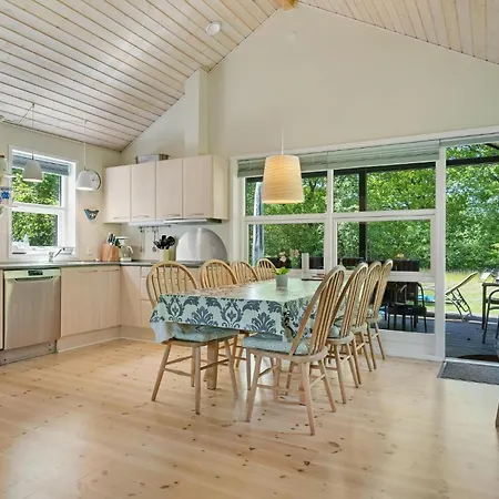 Cozy In With Kitchen Semesterbostad